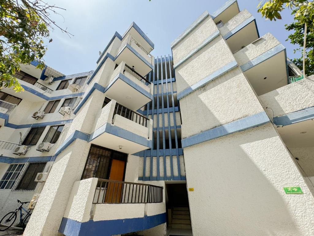 Fachada del Edificio Los Tunjos en El Rodadero, Santa Marta